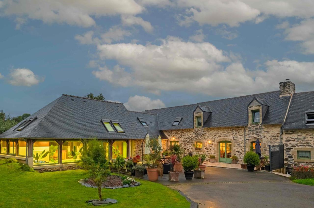 Bed and Breakfast Les Pierres Bleues Saint-Coulitz Esterno foto