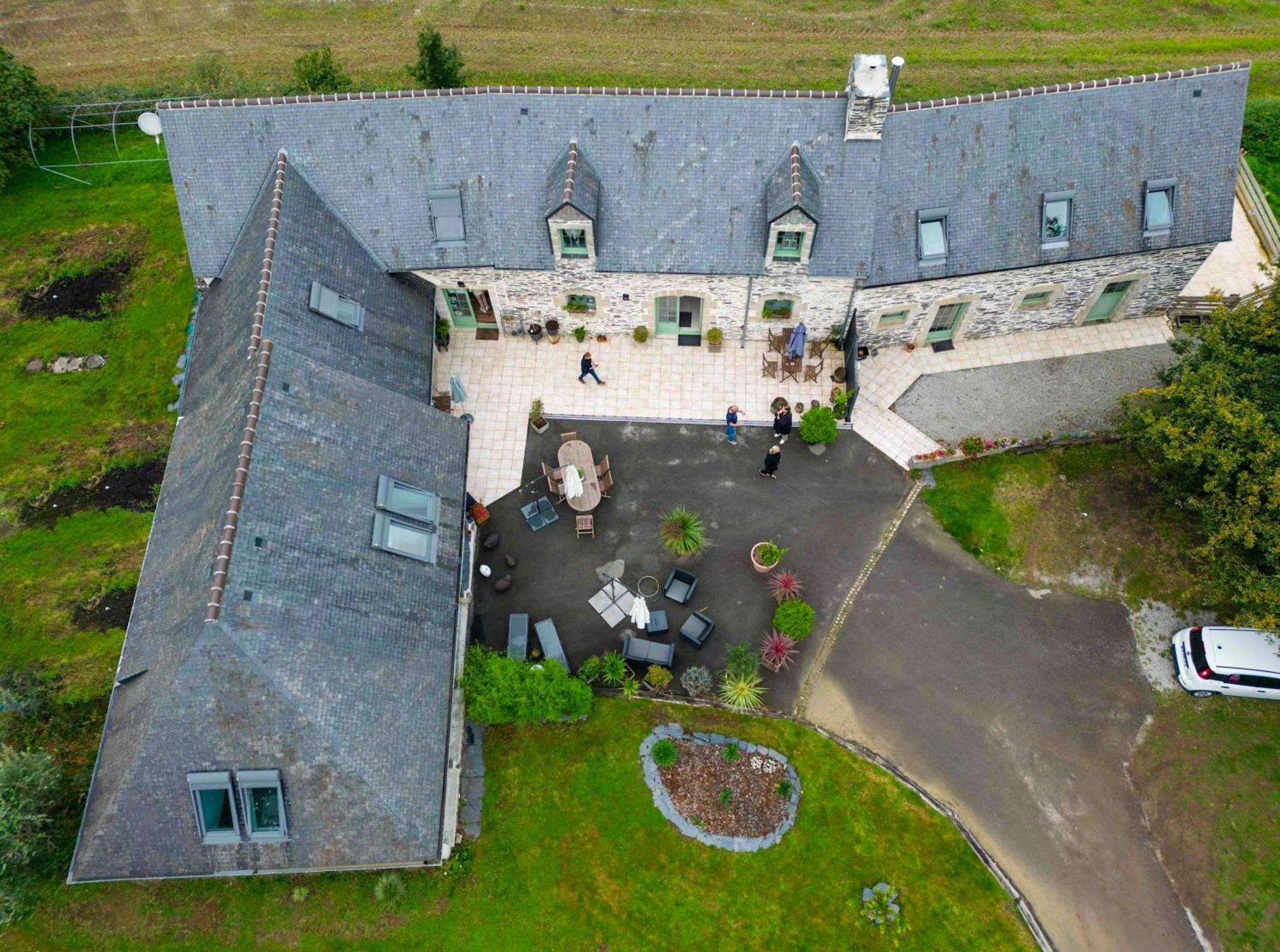 Bed and Breakfast Les Pierres Bleues Saint-Coulitz Esterno foto