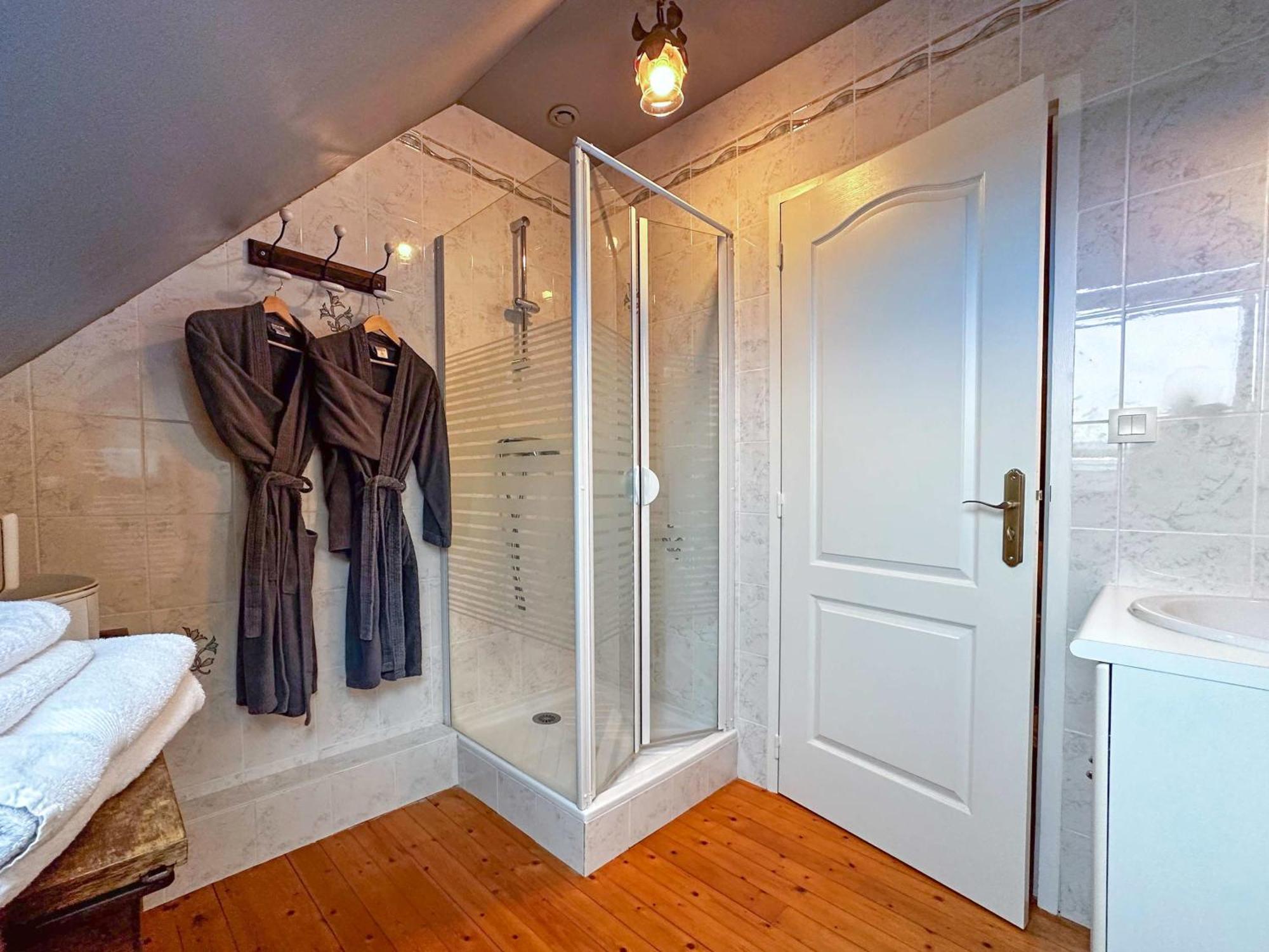 Bed and Breakfast Les Pierres Bleues Saint-Coulitz Esterno foto